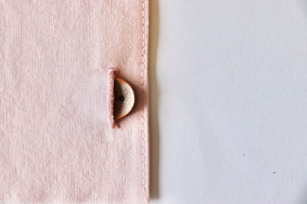 Easy buttonholes and how to sew them neatly